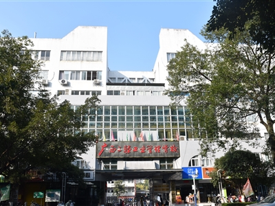学校大门